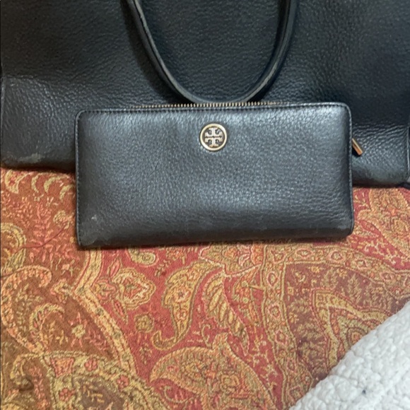 Black Tory Burch purse with wallet - Picture 2 of 5
